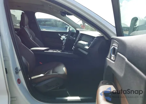 2018 Volvo Xc60 T5 from USA, damaged, VIN LYV102RK8JB074467